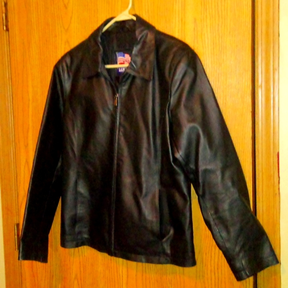 BLaCK "LEATHER USA" waist length leather jacket SIZE:XL @Still smells 🆕 leather
